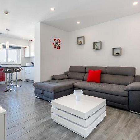 Red Velvet 1 Bdr Flat With Balcony By Lovelystay Portimão Buitenkant foto