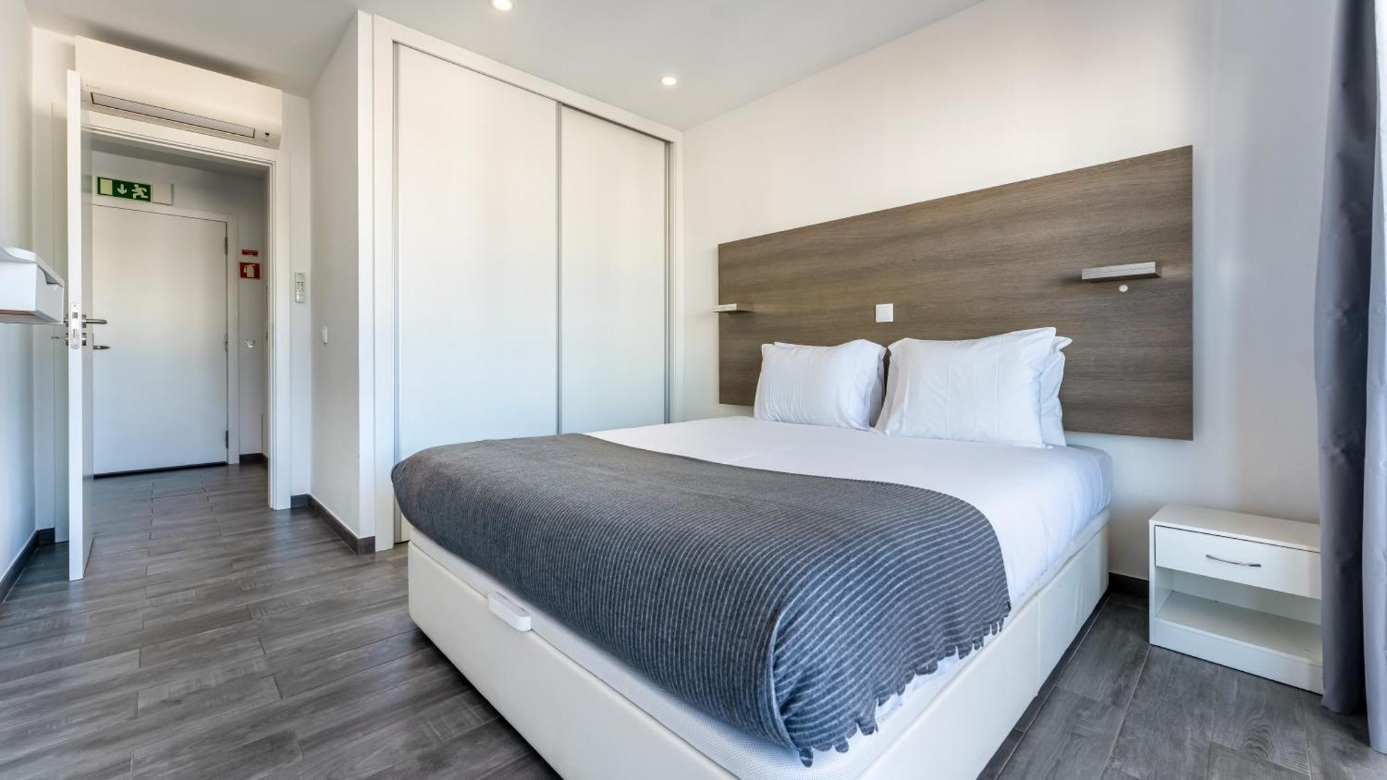 Red Velvet 1 Bdr Flat With Balcony By Lovelystay Portimão Buitenkant foto