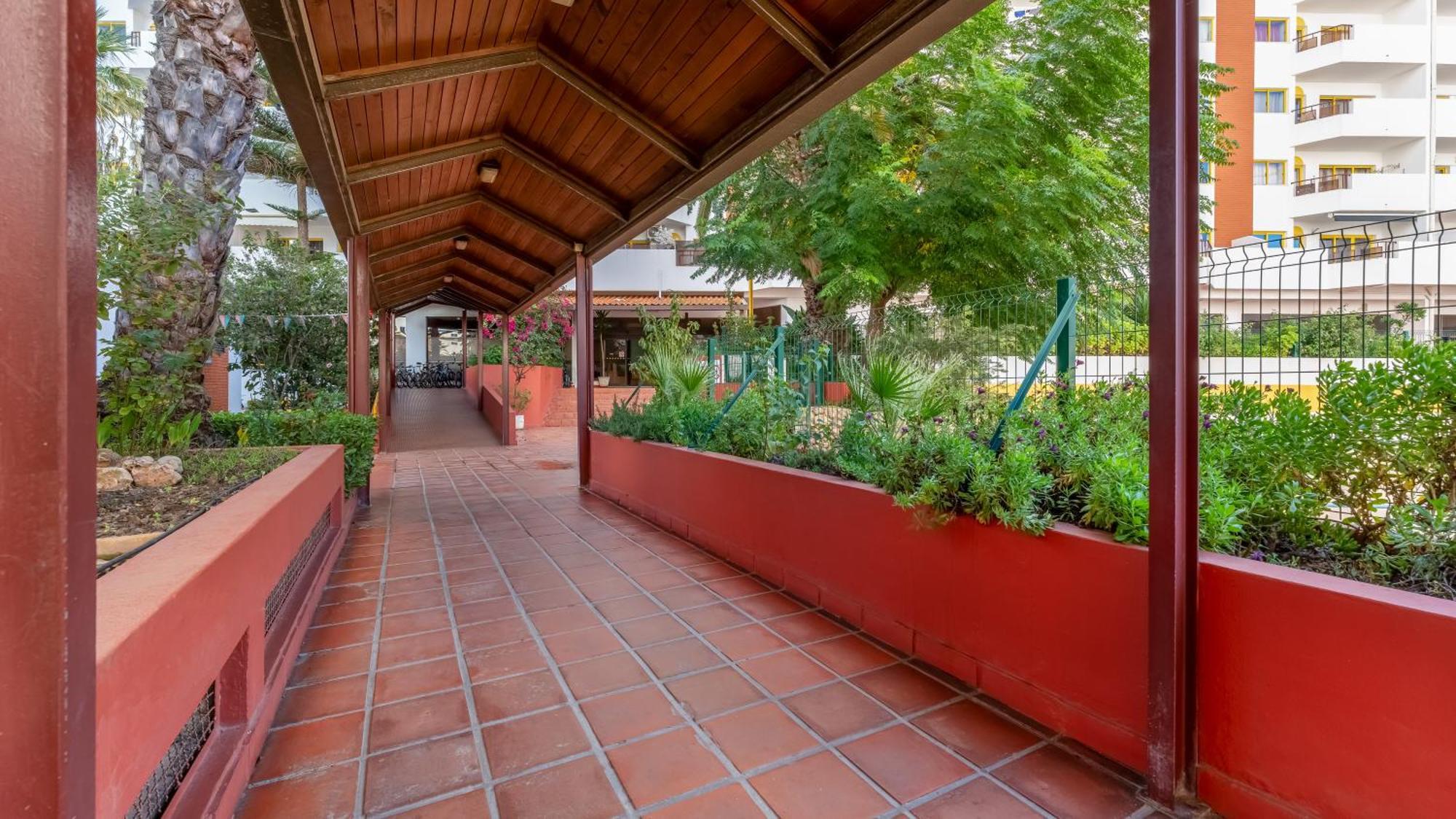 Red Velvet 1 Bdr Flat With Balcony By Lovelystay Portimão Buitenkant foto