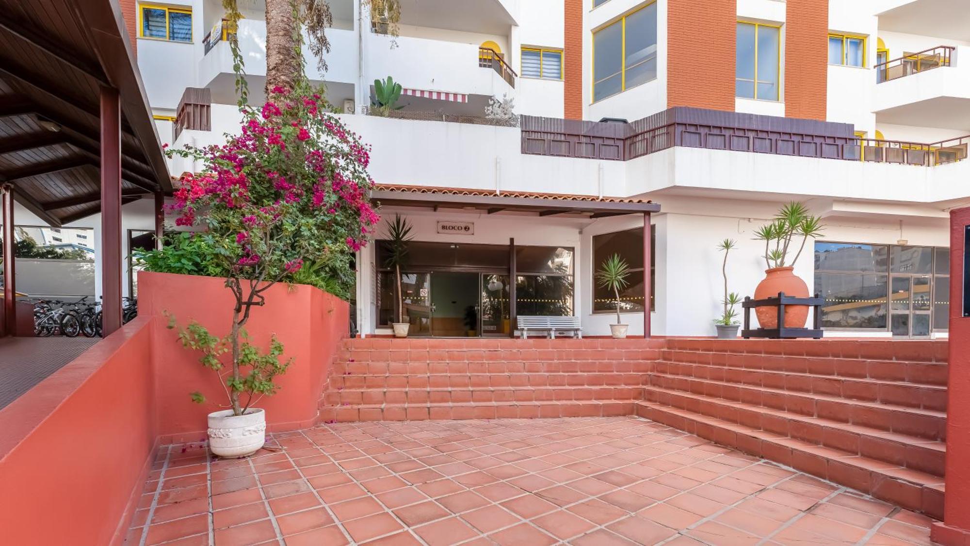 Red Velvet 1 Bdr Flat With Balcony By Lovelystay Portimão Buitenkant foto