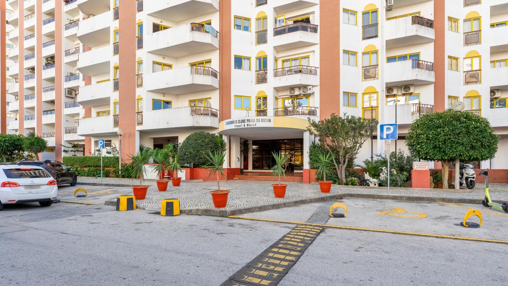 Red Velvet 1 Bdr Flat With Balcony By Lovelystay Portimão Buitenkant foto