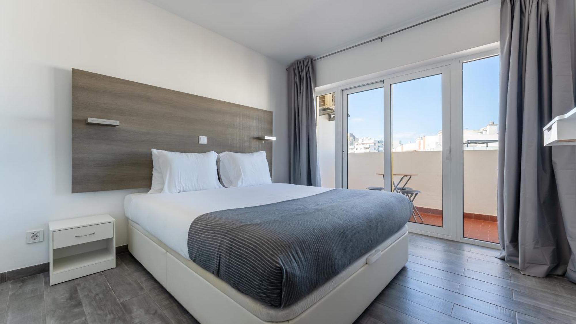 Red Velvet 1 Bdr Flat With Balcony By Lovelystay Portimão Buitenkant foto