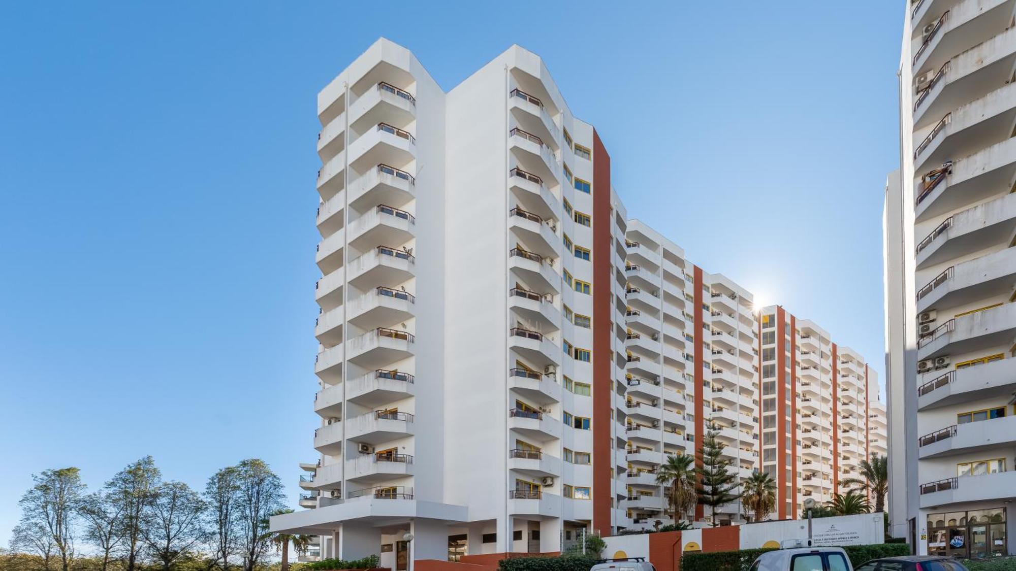 Red Velvet 1 Bdr Flat With Balcony By Lovelystay Portimão Buitenkant foto