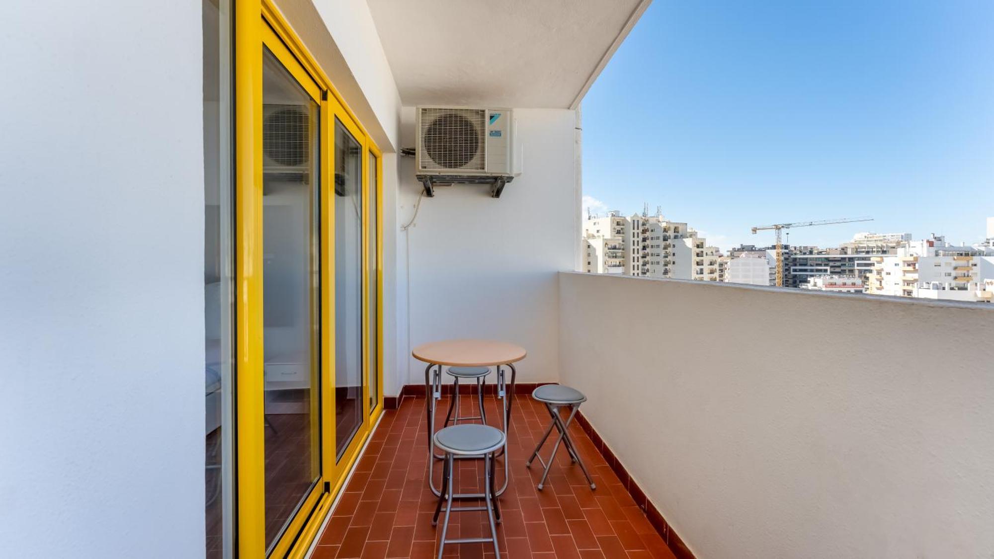 Red Velvet 1 Bdr Flat With Balcony By Lovelystay Portimão Buitenkant foto