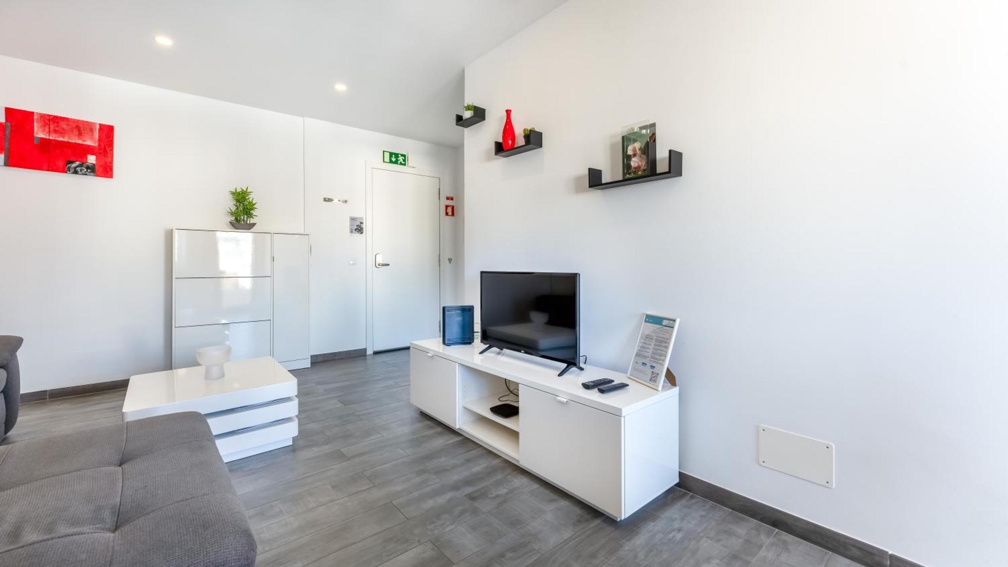 Red Velvet 1 Bdr Flat With Balcony By Lovelystay Portimão Buitenkant foto