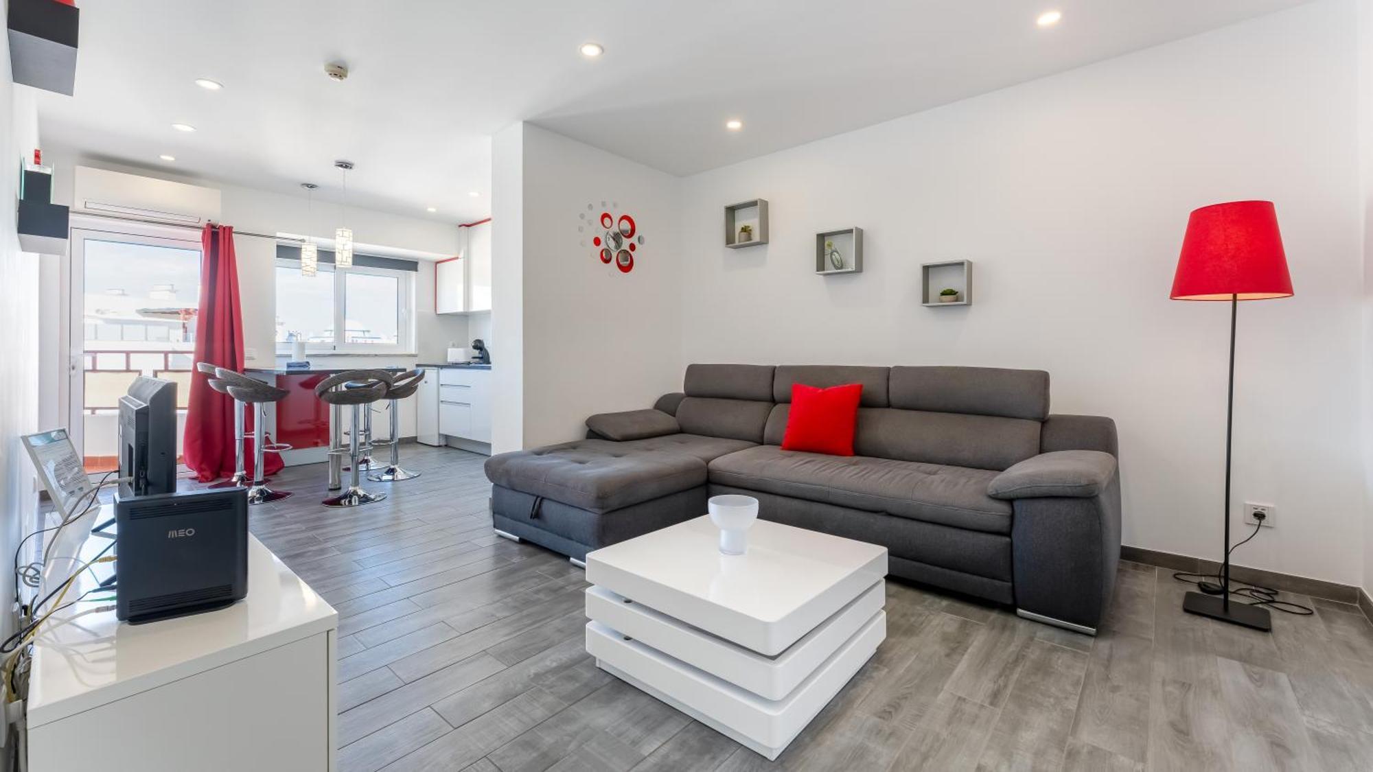 Red Velvet 1 Bdr Flat With Balcony By Lovelystay Portimão Buitenkant foto