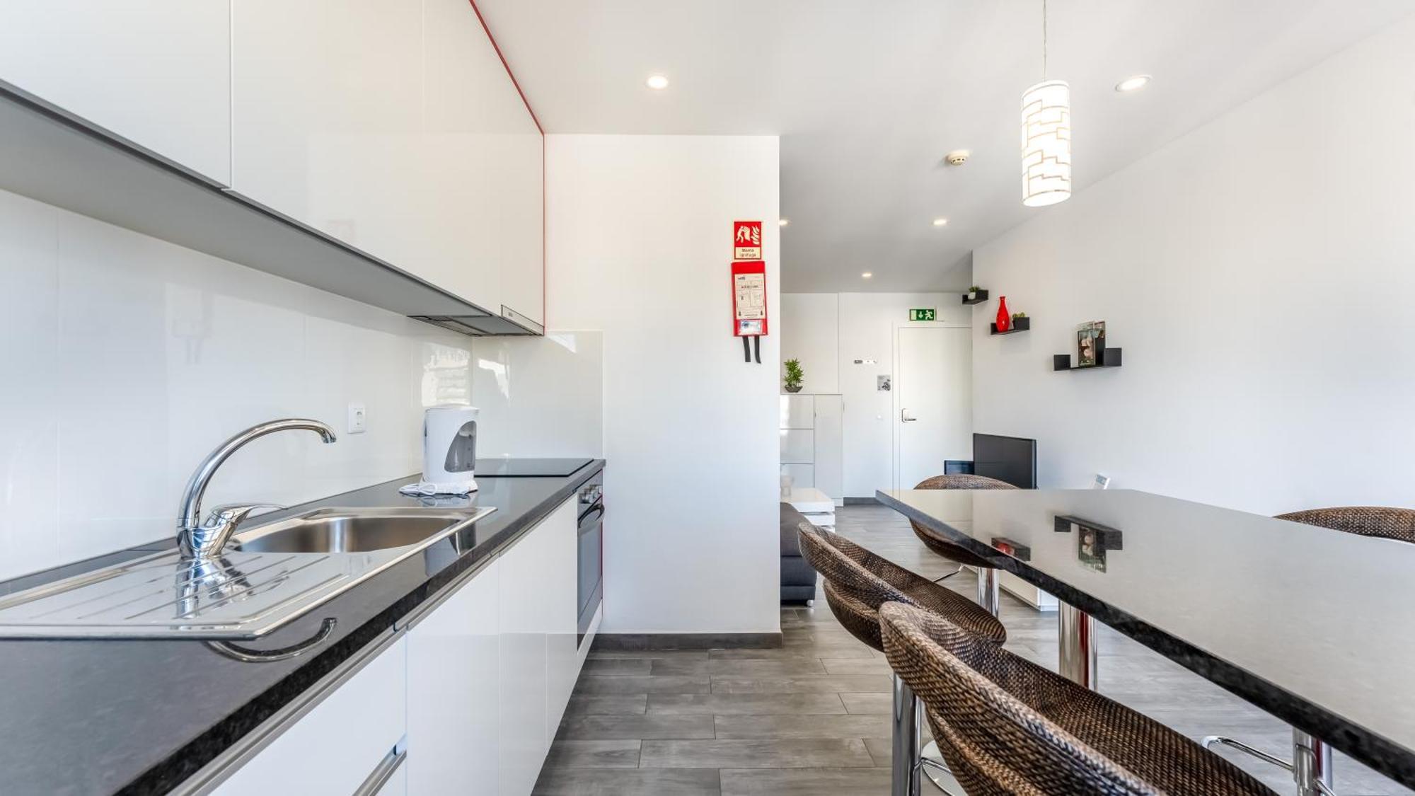 Red Velvet 1 Bdr Flat With Balcony By Lovelystay Portimão Buitenkant foto